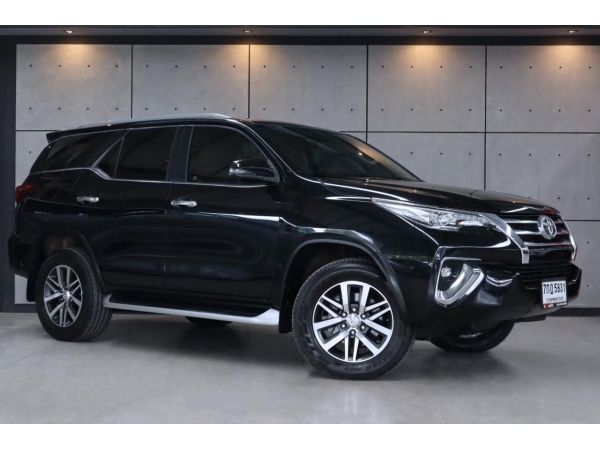 2018 Toyota Fortuner 2.8 V 4WD SUV AT (ปี 15-18) B5831
